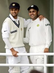 Indian cricket captain Rahul Dravid (L)
